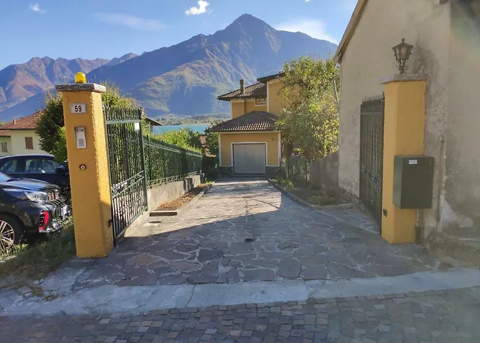 Casa Gialla Gera Lario
